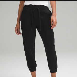Lululemon Scuba Crop Joggers NWOT